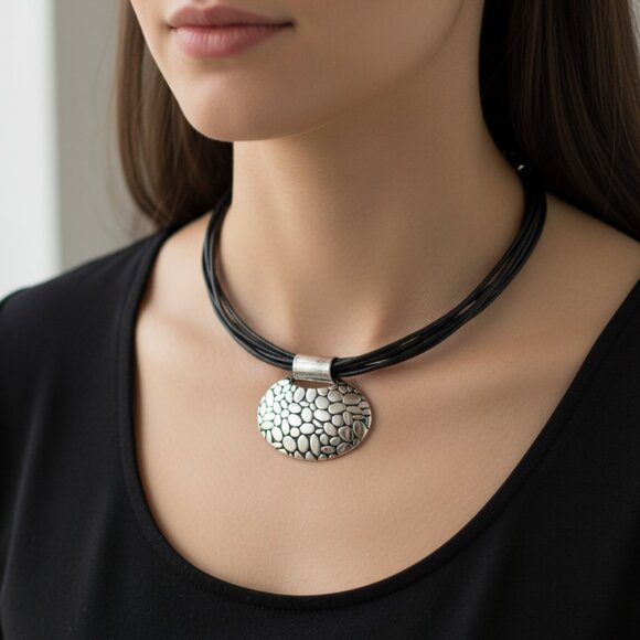 🖤 Napier Black Multi-Strand Choker Necklace - Silver Pebble Pendant - Picture 3 of 6